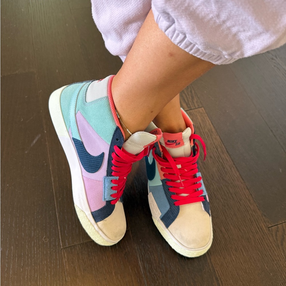 Nike Women's Colorful High-Top Sneakers 10 US